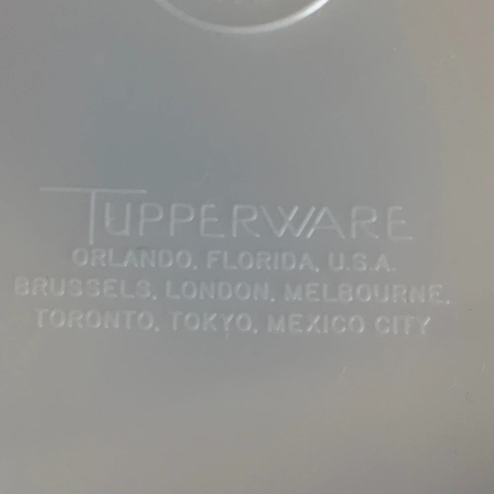Tupperware Vintage Jel-N-Serve Floral Design Mold/ Container White  EUC